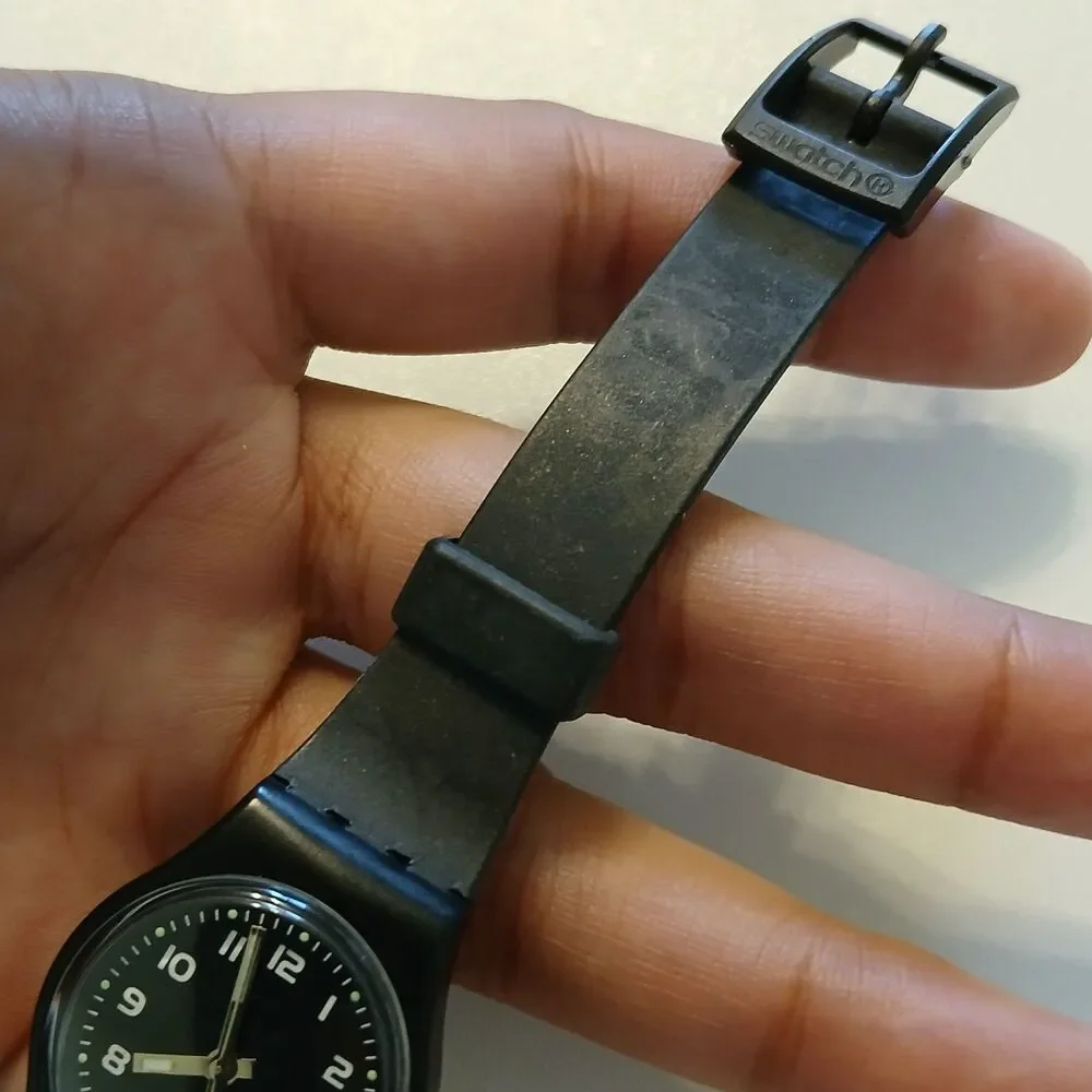 Vintage 90s Swatch Swiss Minimalist Black 25mm Ladies Quartz Watch AG 1997